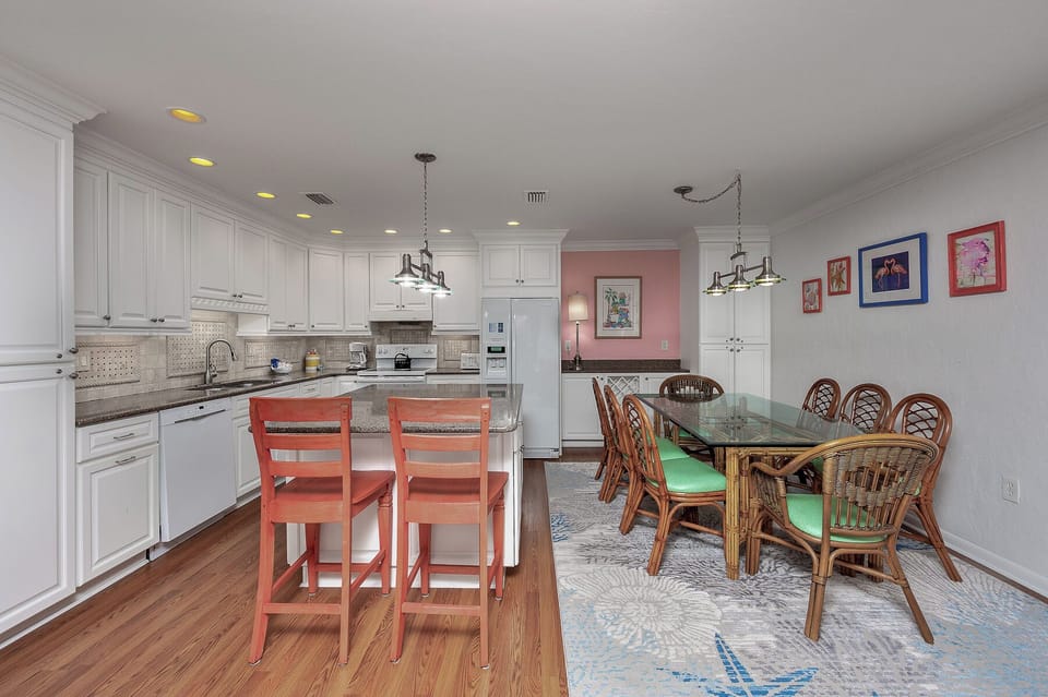 Dining & Kitchen
