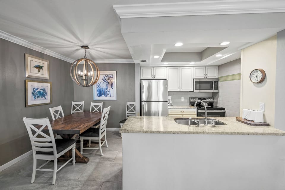 Dining & Kitchen