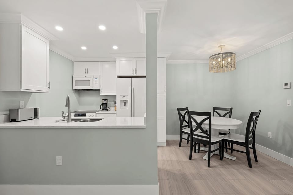 Dining  & Kitchen