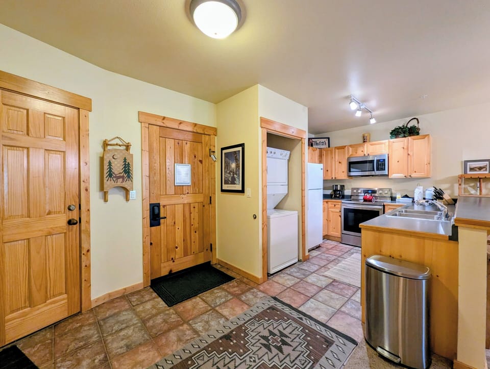 Step into your inviting mountain retreat with rustic pine cabinetry, a fully equipped kitchen, and convenient in-unit washer and dryer—everything you need for a comfortable, home-away-from-home stay.