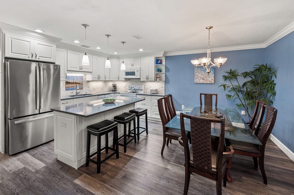Dining & Kitchen