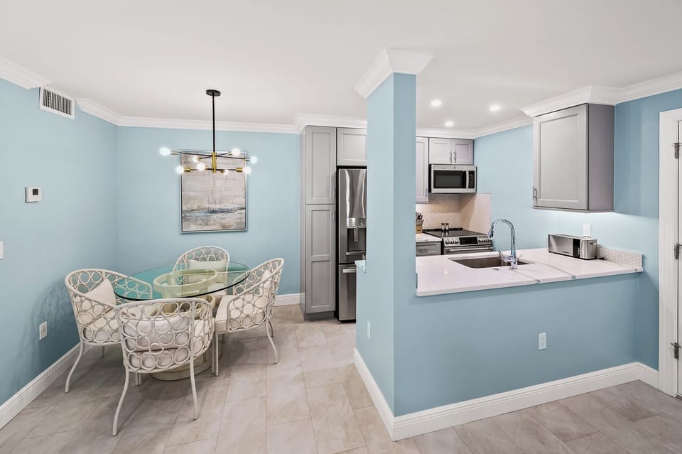 Dining & Kitchen