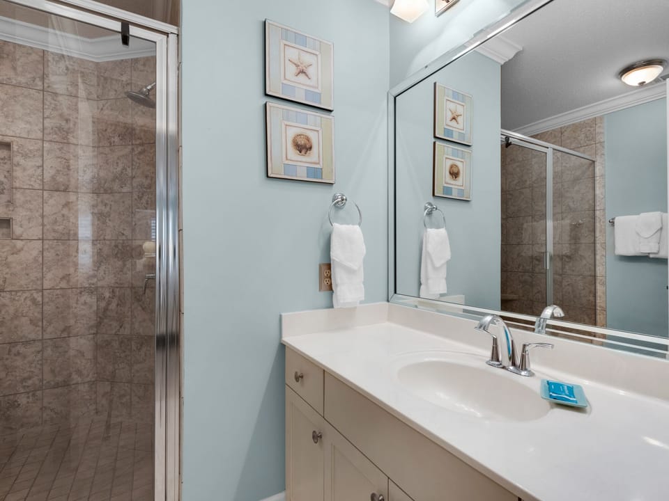 Bathroom 1 with walk-in Shower