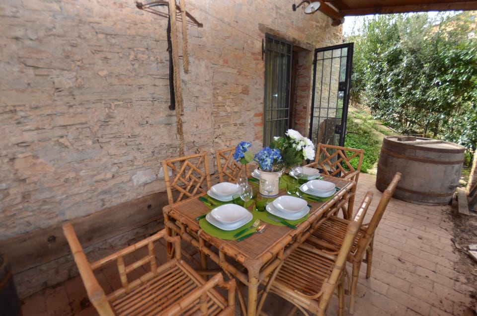 Amenities, Balcony / Terrace / Patio, Building Exterior, Garden, Outdoor