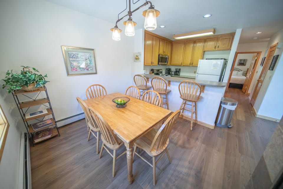 Dining area for 6