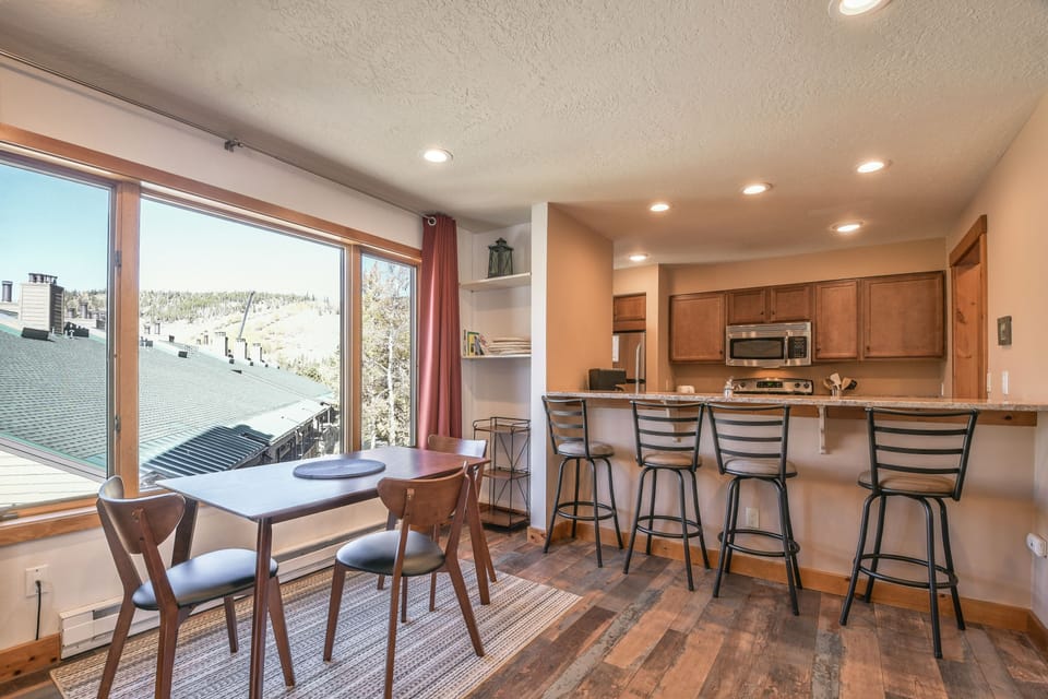 Dining area and breakfast bar