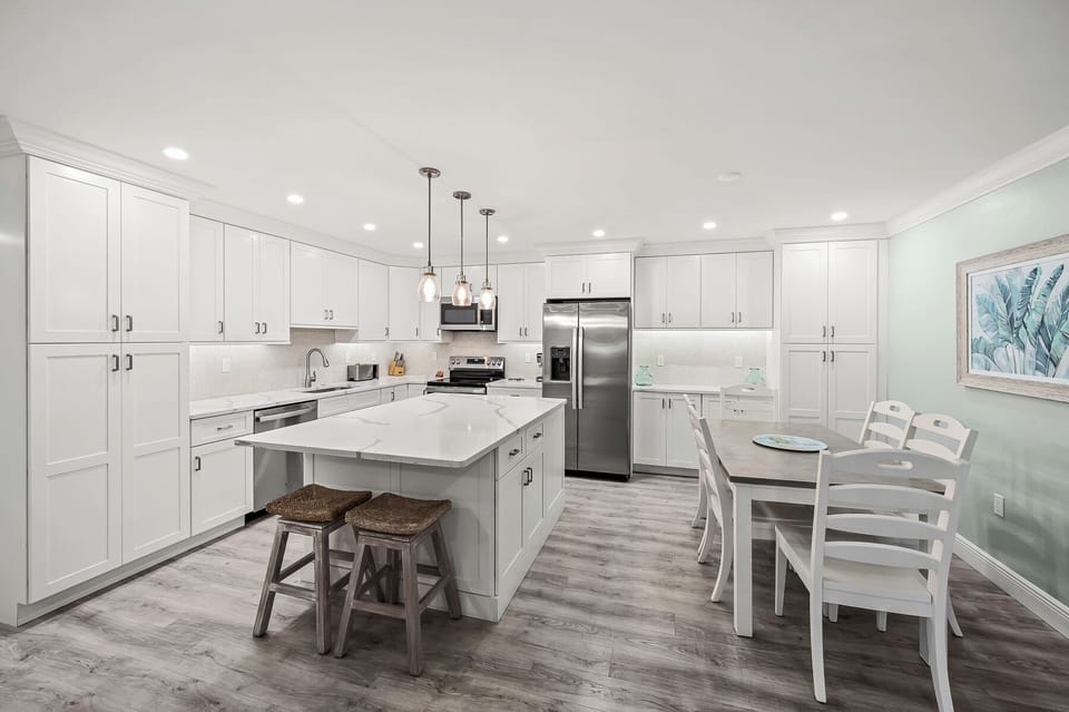 Dining & Kitchen