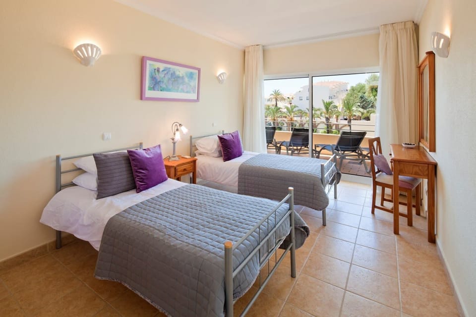 Twin Bedroom