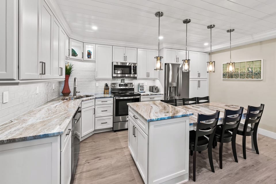 Dining & Kitchen