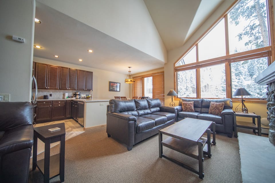 Beautiful Main floor living space!