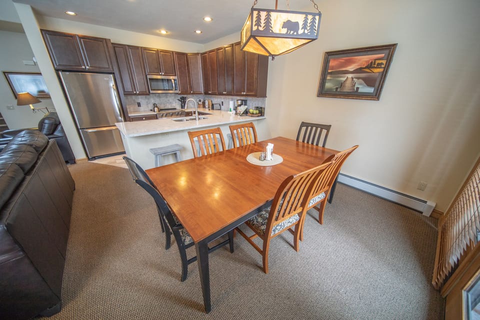 Dining space for 6
