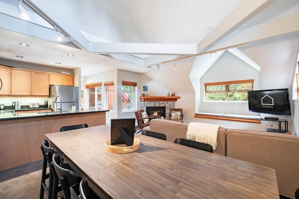 Dining area: Seats eight people