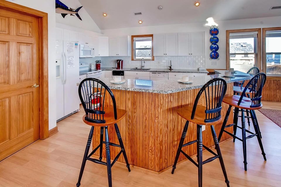 surf-or-sound-realty-bikini-bottoms-835-kitchen-2