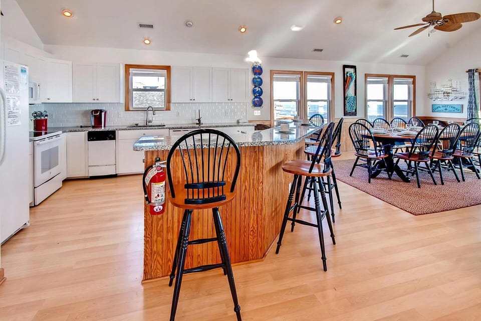 surf-or-sound-realty-bikini-bottoms-835-kitchen-3