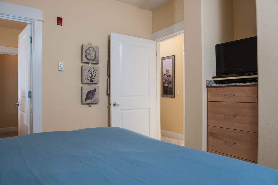 Second Room with King Bed
