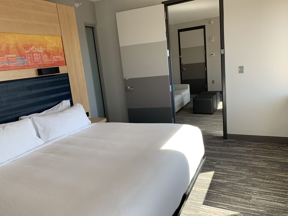 Pillowtop beds, in-room safe, desk, laptop workspace