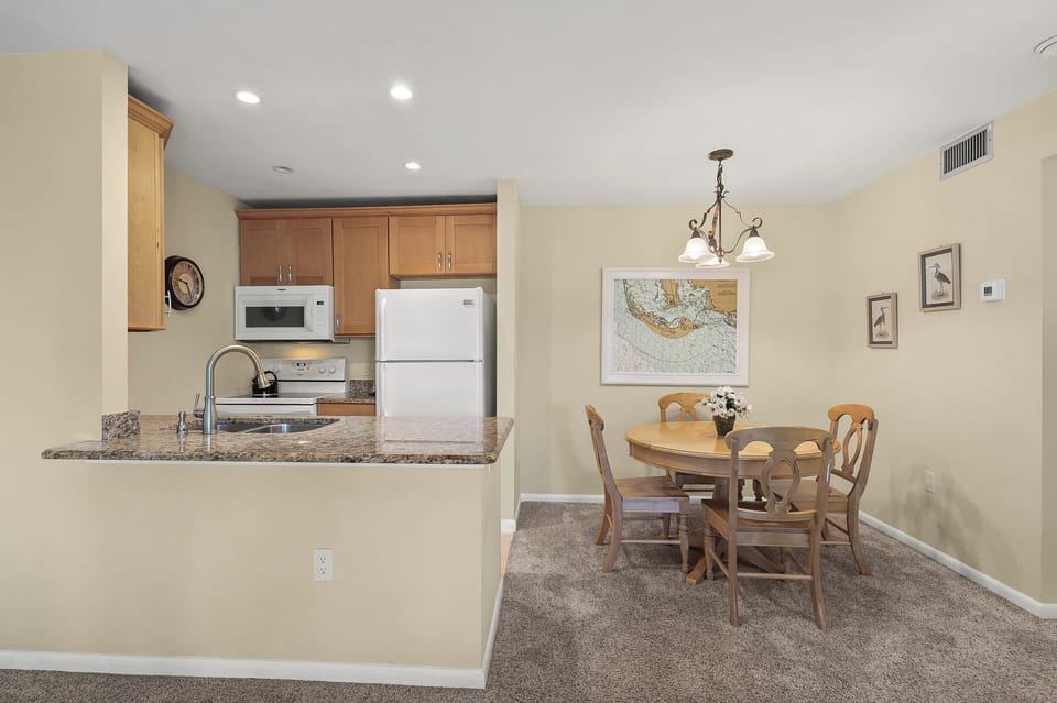 Dining & Kitchen