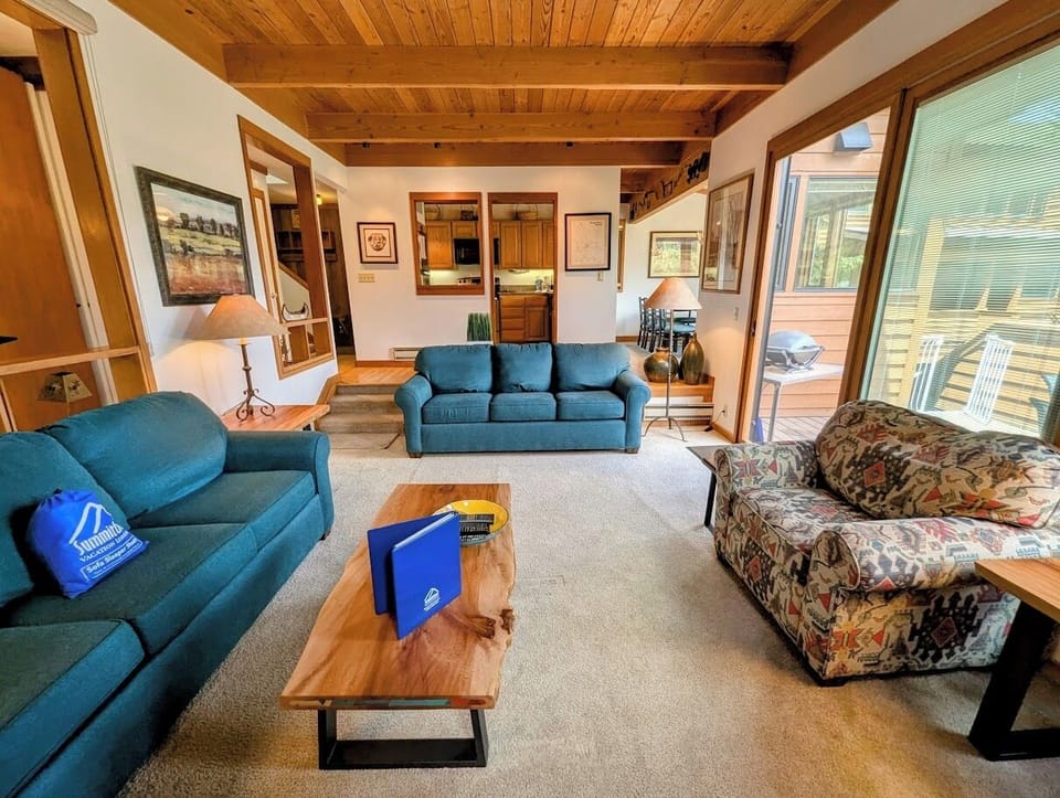 Charming alpine-style lounge