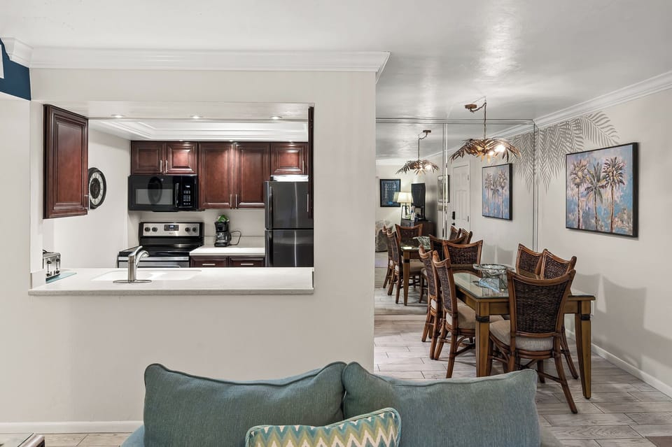 Dining & Kitchen