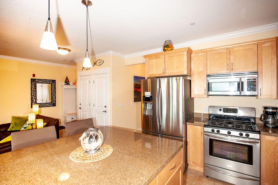 Full kitchen