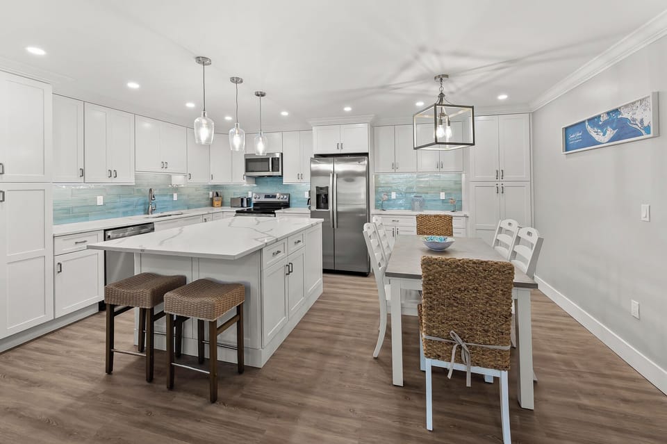 Dining & Kitchen