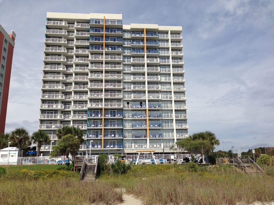 BACK VIEW OF THE OCEANFRONT RESORT
