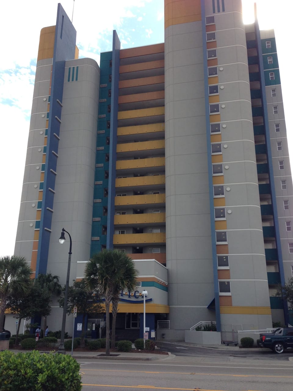 FRONT VIEW OF THE OCEANFRONT RESORT