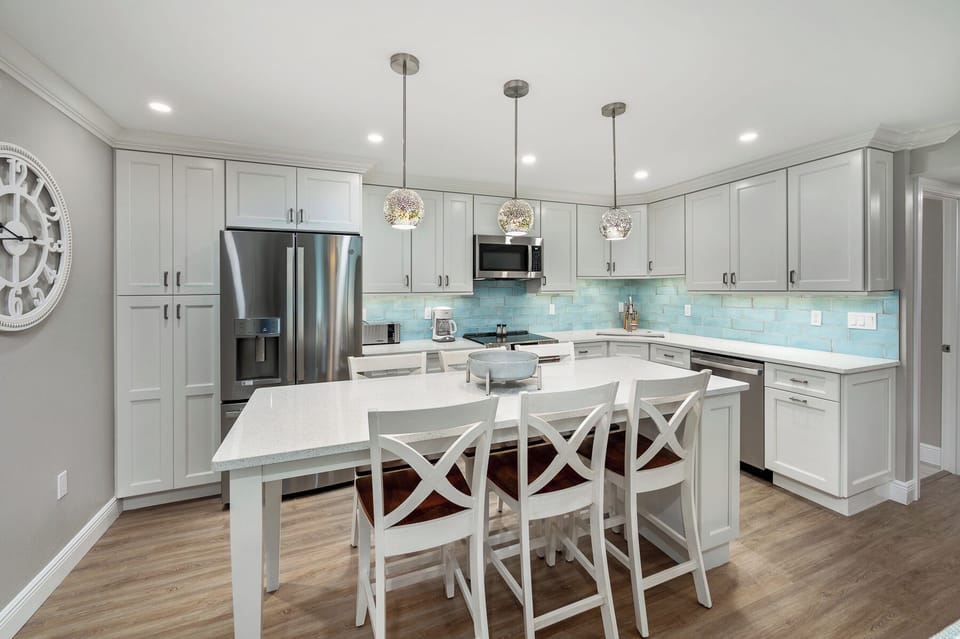 Dining & Kitchen