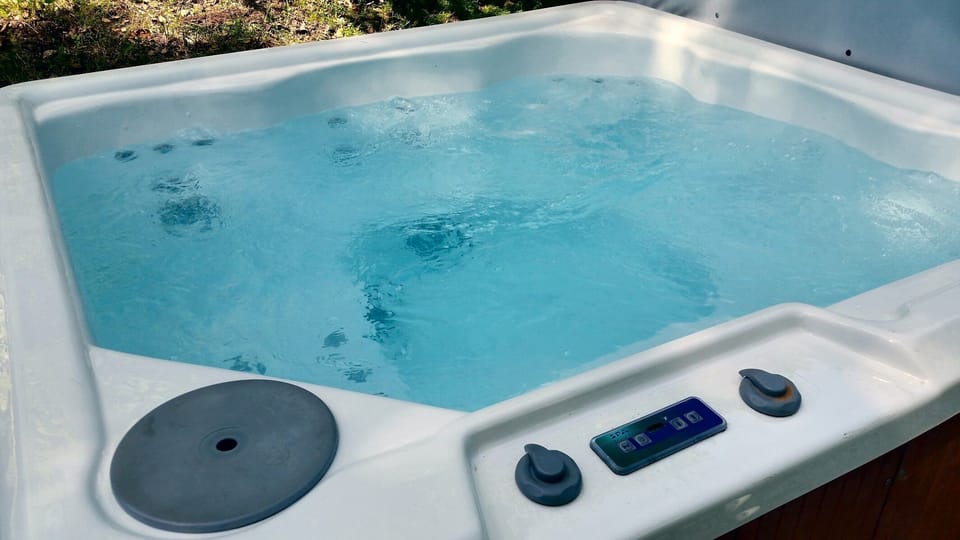 Large bubbly hot tub!