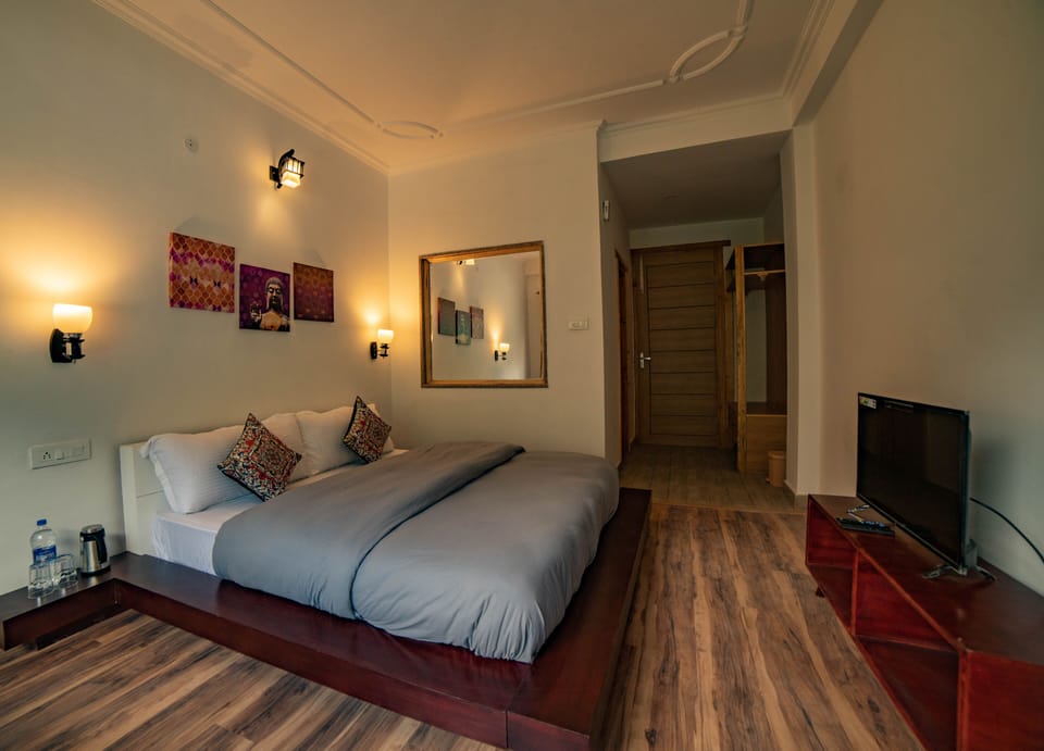 Deluxe Room | Premium bedding, down comforters, memory foam beds, laptop workspace