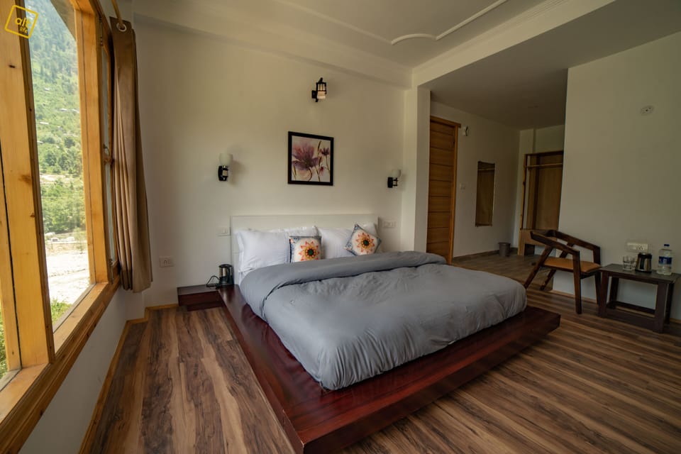 Superior Room | Premium bedding, down comforters, memory foam beds, laptop workspace