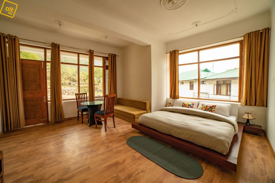Superior Room | Frette Italian sheets, premium bedding, down comforters