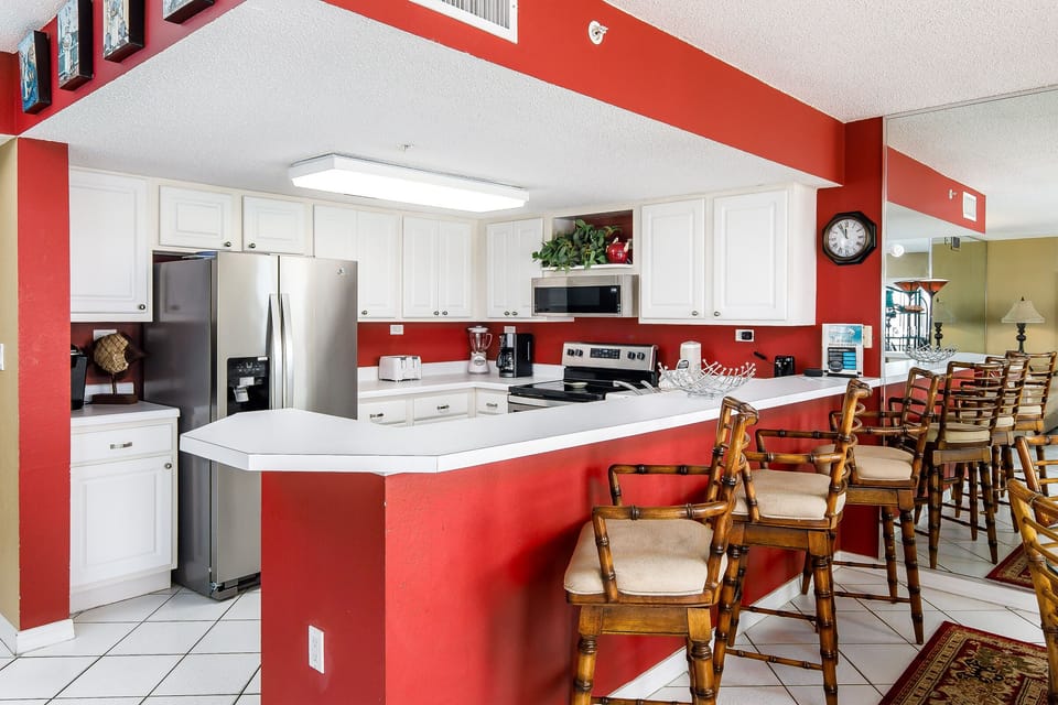 Breakfast Bar - Perfect for those quick meals before heading out to the beach.