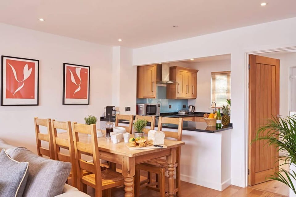 Ground floor: Dining area and kitchen in the open plan living space
