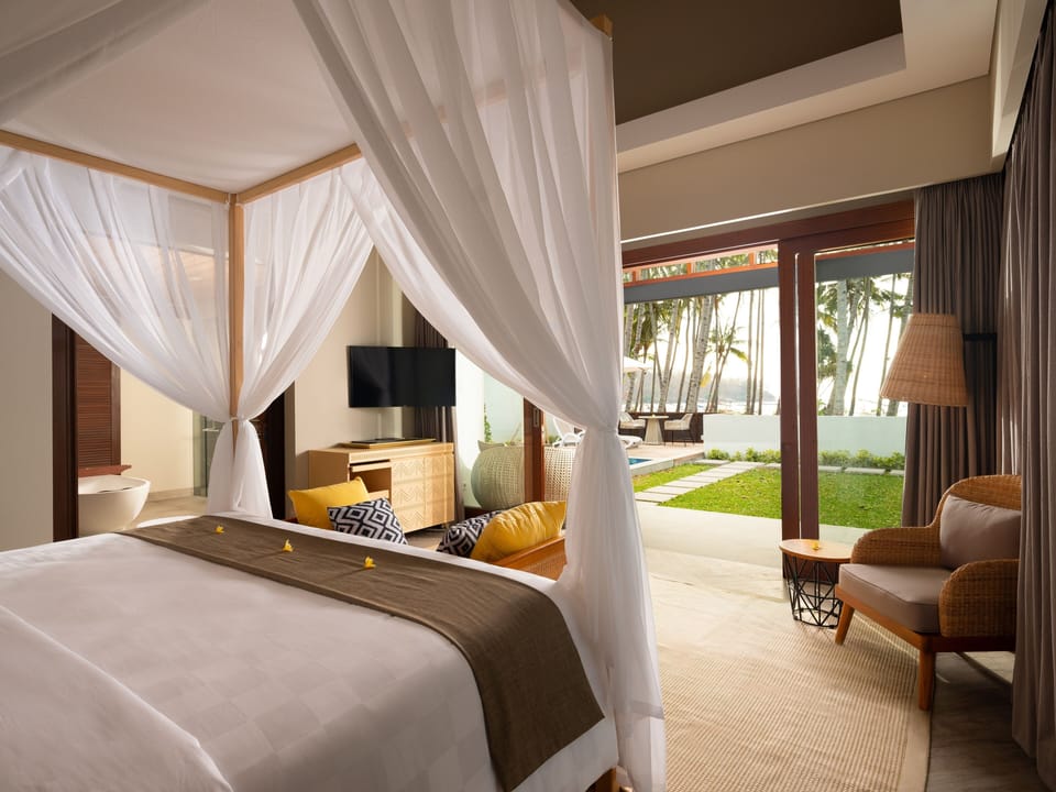 Beach Front Villa with Private Pool | Premium bedding, minibar, desk, WiFi (free)