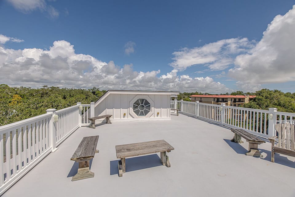 Roof deck/access