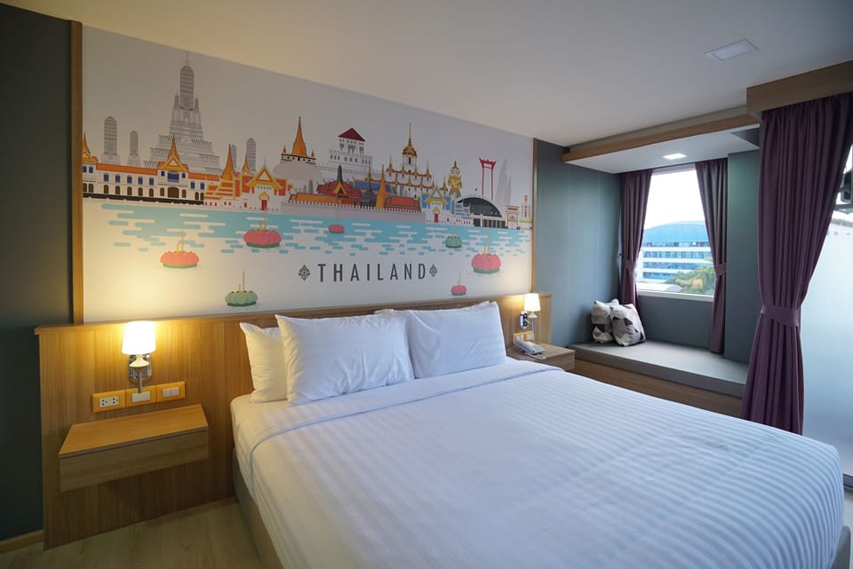 Deluxe Double Room, 1 King Bed | In-room safe, individually decorated, blackout drapes, soundproofing