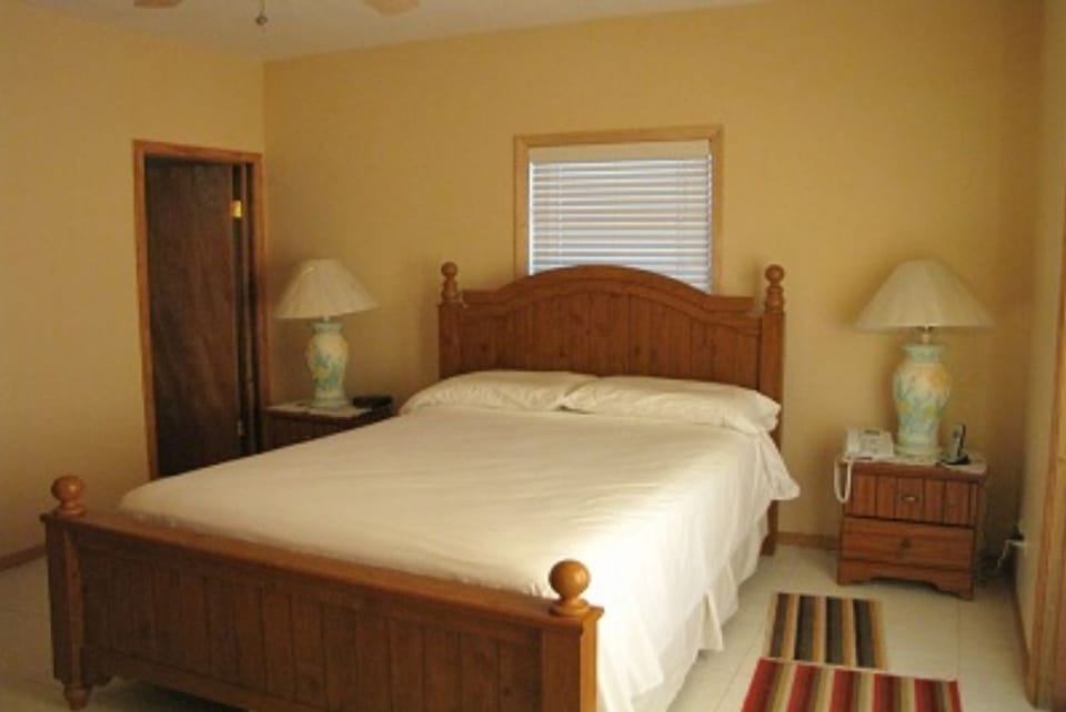 Single Room | Individually decorated, individually furnished, blackout drapes