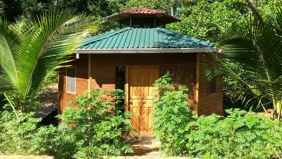 Take a relaxed nigh in the River View Cabin