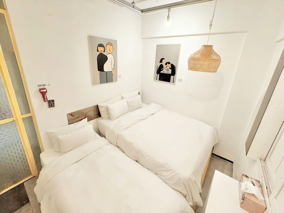 Signature Triple Room | Individually decorated, individually furnished, desk, laptop workspace
