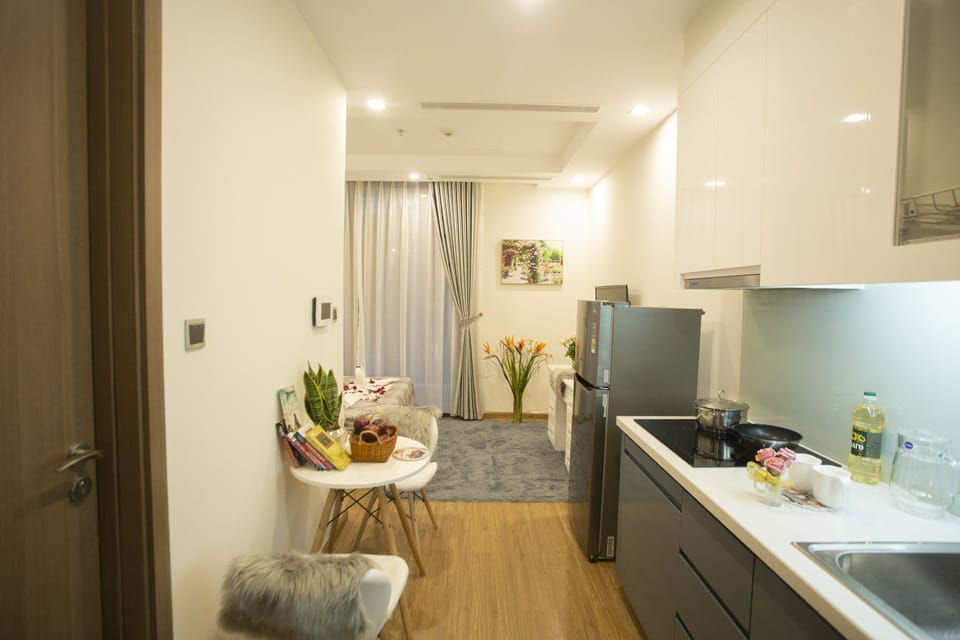 Honeymoon Studio | Private kitchen | Full-size fridge, microwave, stovetop, electric kettle