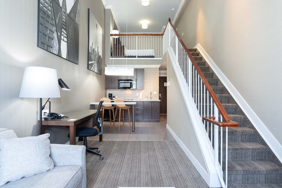 Suite, 1 King Bed with Sofa bed, Kitchen (Loft) | Premium bedding, pillowtop beds, in-room safe, desk