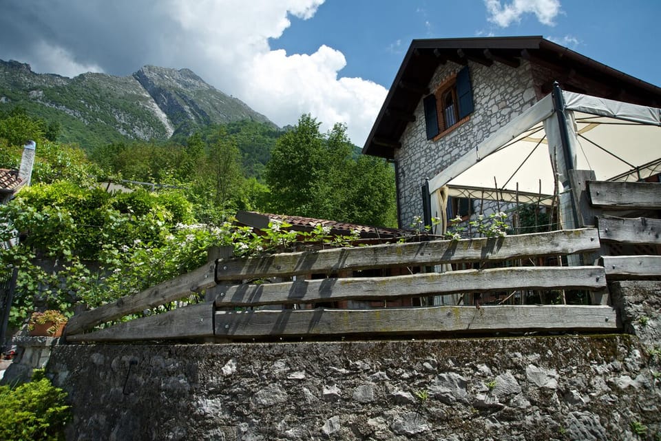 La Casa Gingelina on the slopes of Monte Dolada