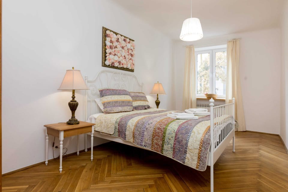 Superior Apartment | 2 bedrooms, hypo-allergenic bedding available, laptop workspace