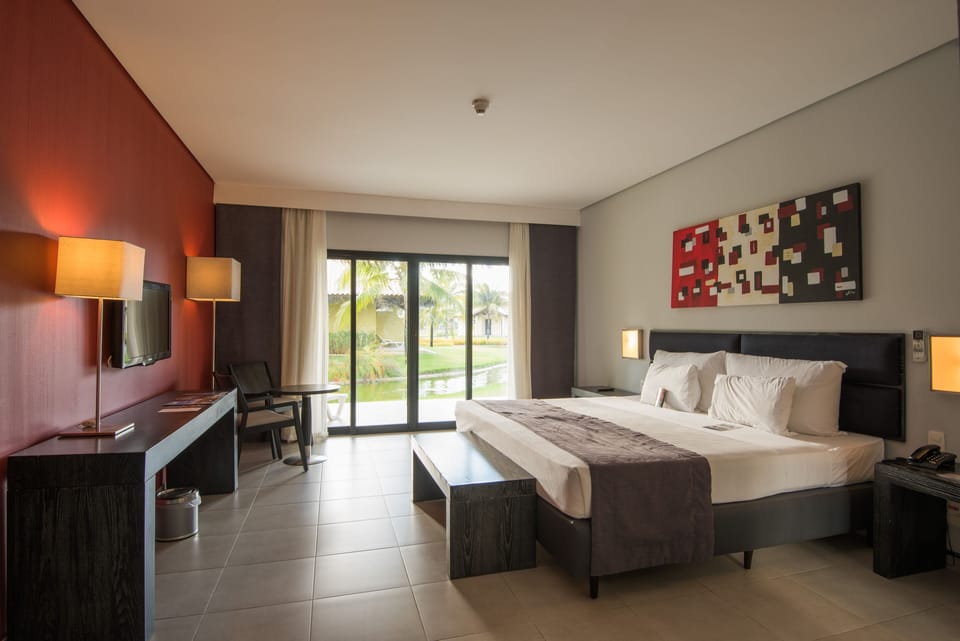 Free minibar, in-room safe, desk, free WiFi