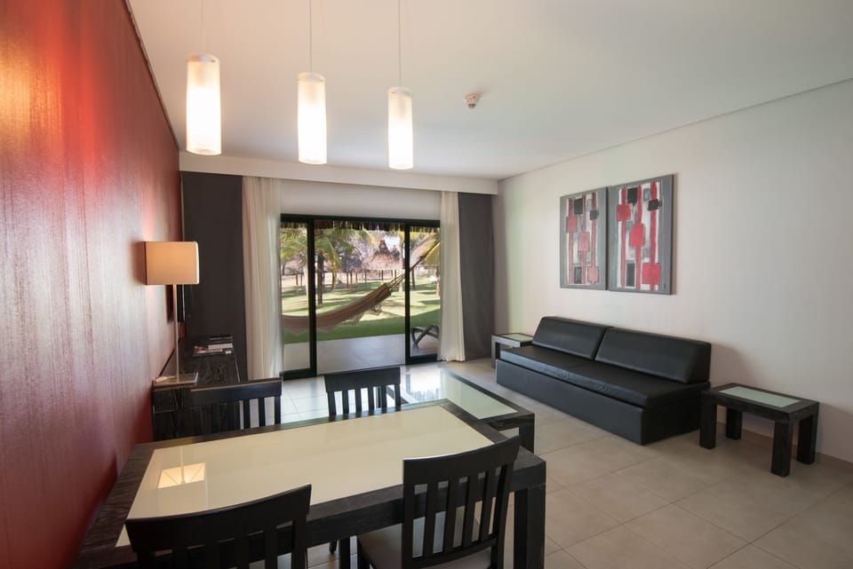Chalet (Master) | Living room | 32-inch LCD TV with cable channels, TV