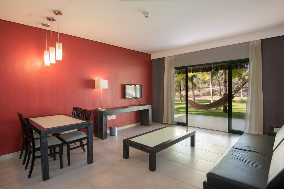 Free minibar, in-room safe, desk, free WiFi