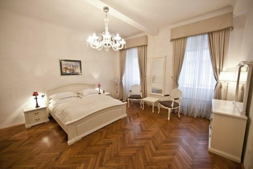 Egyptian cotton sheets, premium bedding, down comforters, minibar