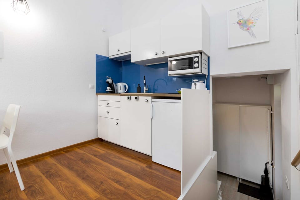 Comfort Studio | Private kitchen | Fridge, microwave, stovetop, espresso maker