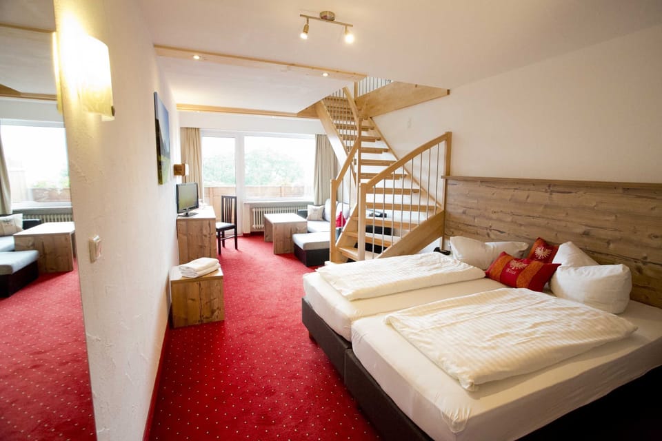Family Duplex, Mountain View | Hypo-allergenic bedding, in-room safe, free WiFi, bed sheets